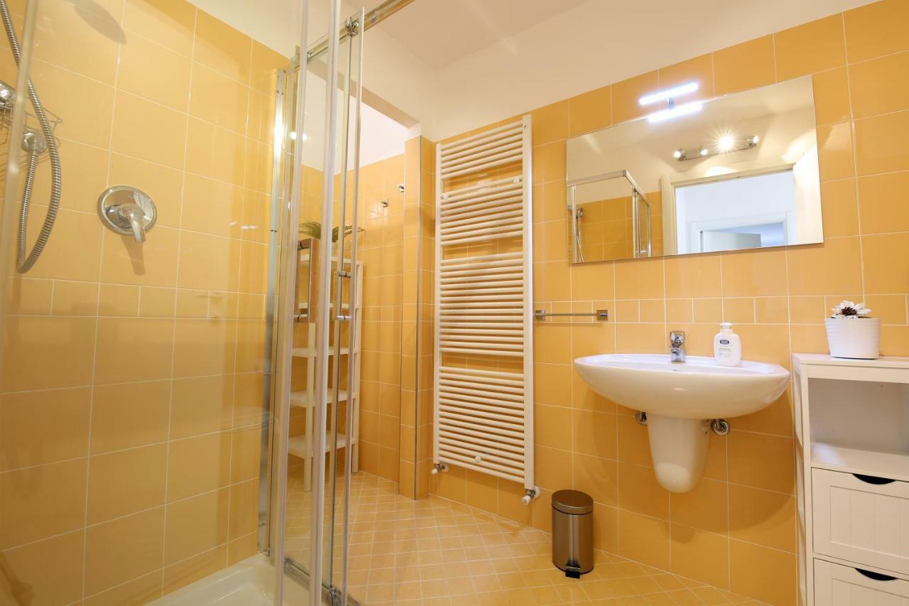 Bellagio Dreams Apt, Pool, With Private Garden, Near Lake Luaran gambar